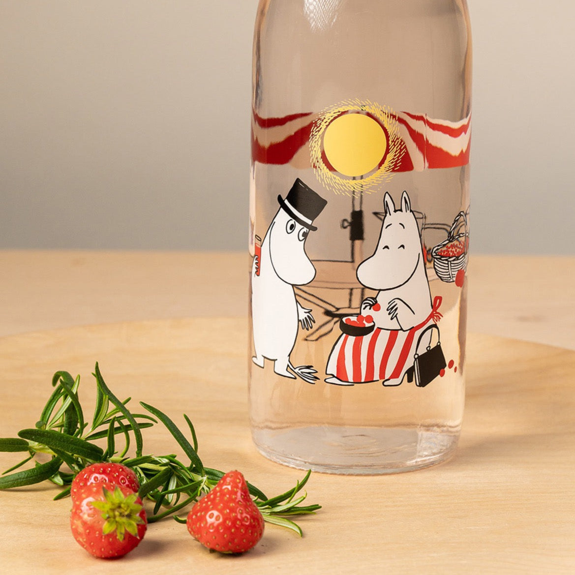 Moomin Glass Bottle 1 Litre. Summertime