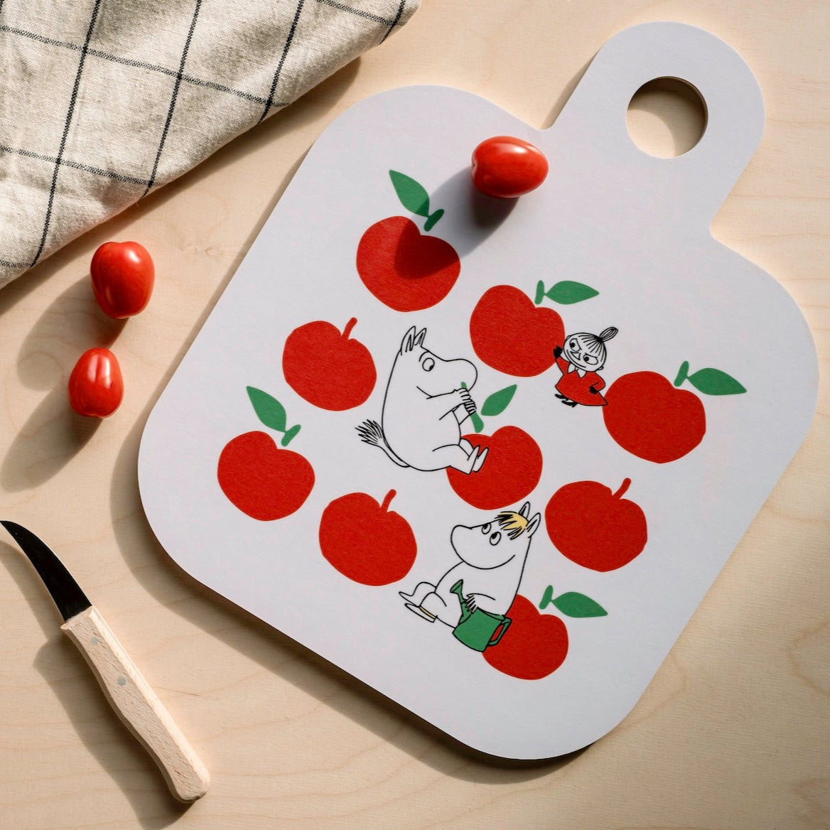 Chop and Serve Board made of Birch Veneer Wood. Two sided Moomin Design