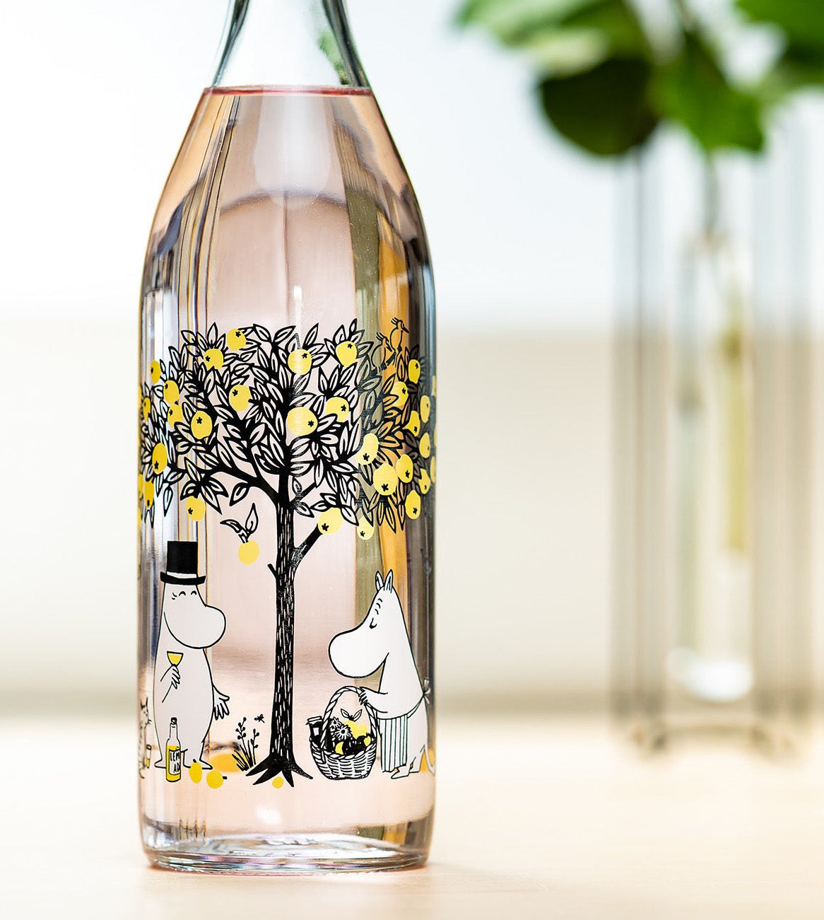 MUURLA | Moomin | Glass Bottle with clamp stopper | Apples | 1 L
