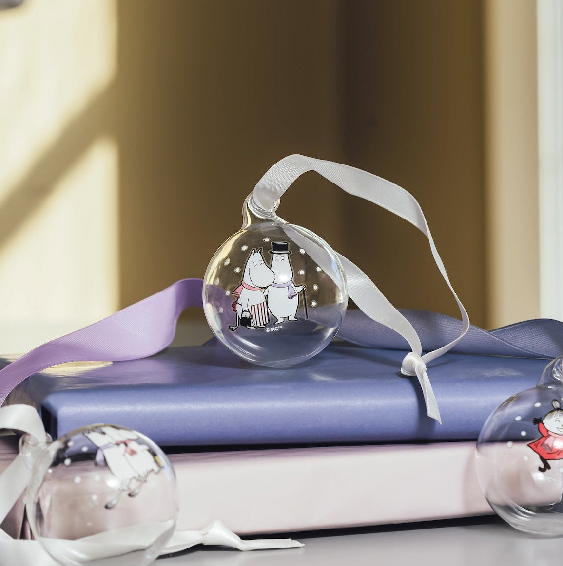 MOOMIN | Glass Bauble | Frosty Day | ⌀ 5cm | Moominmamma & Moominpappa