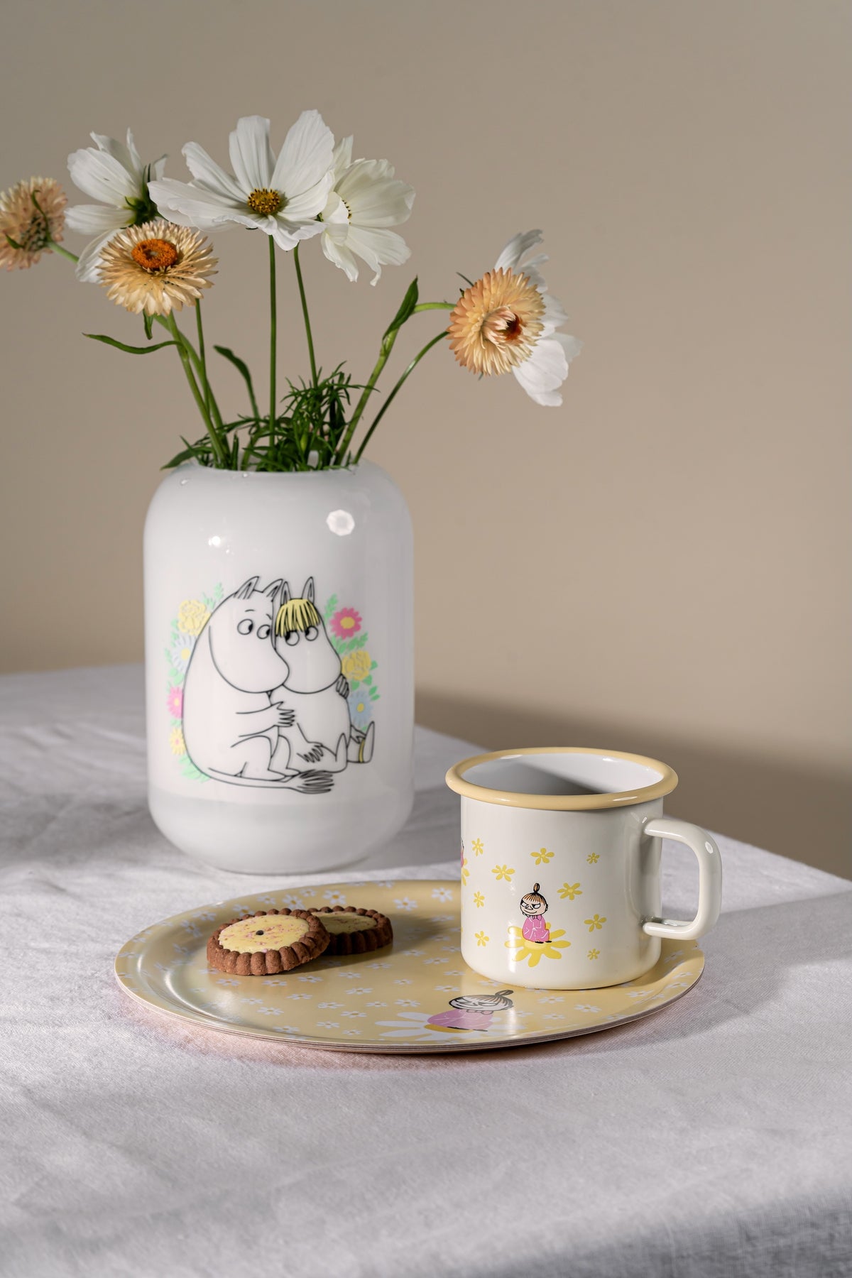 **Available Mid-March** MOOMIN | Vase | Flowers | 19cm **New**