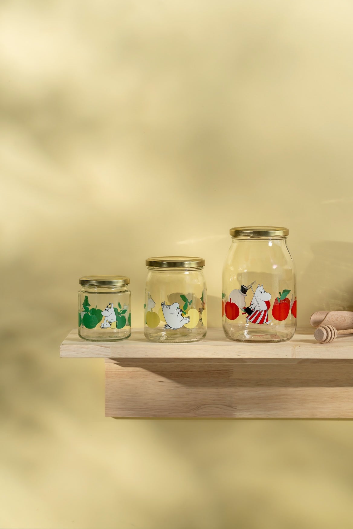 MOOMIN | Glass Kitchen Jar With Screw Top Lid  | Joyful Apples | 1 L