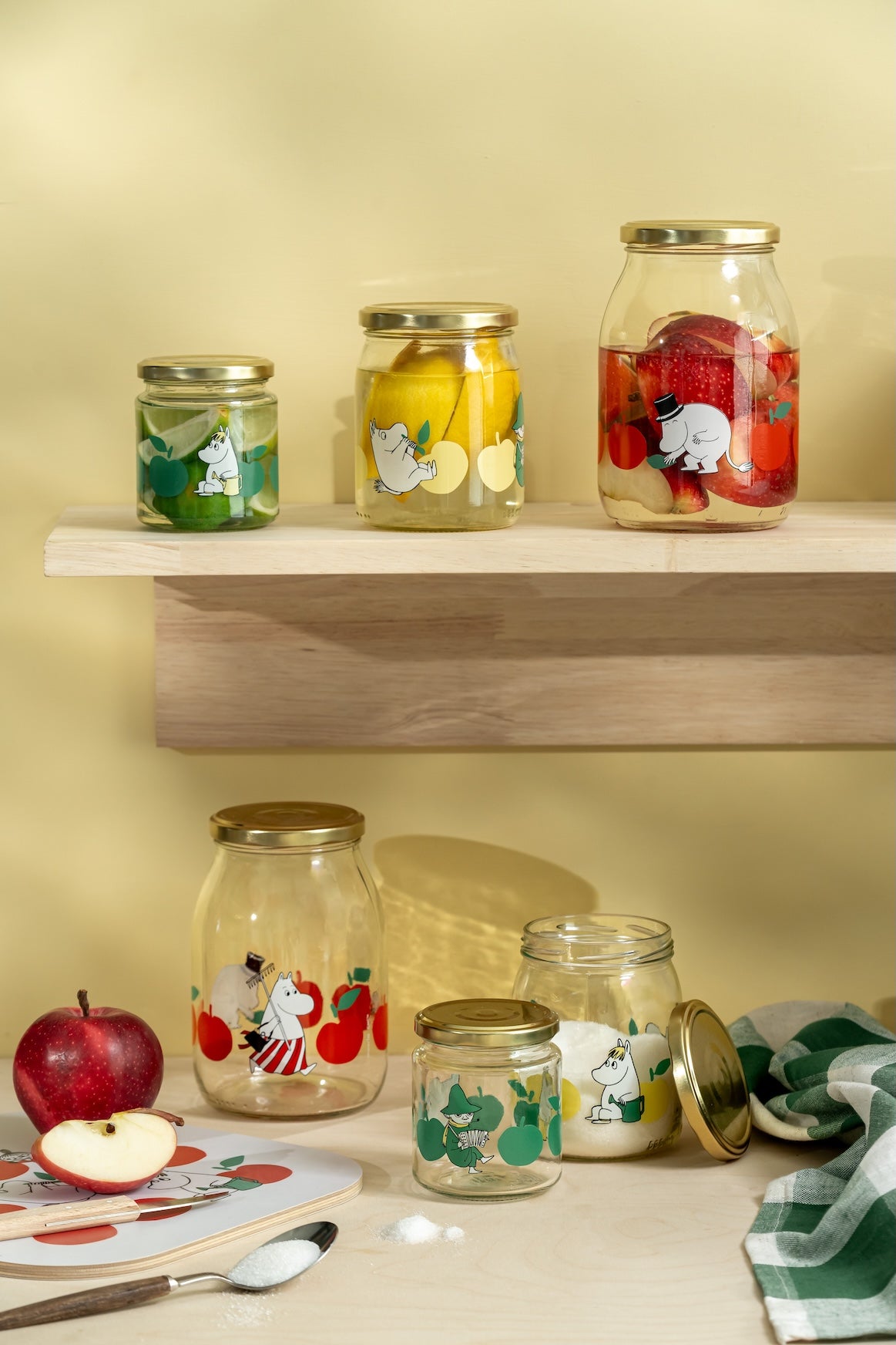 MOOMIN | Glass Kitchen Jar With Screw Top Lid  | Joyful Apples | 1 L