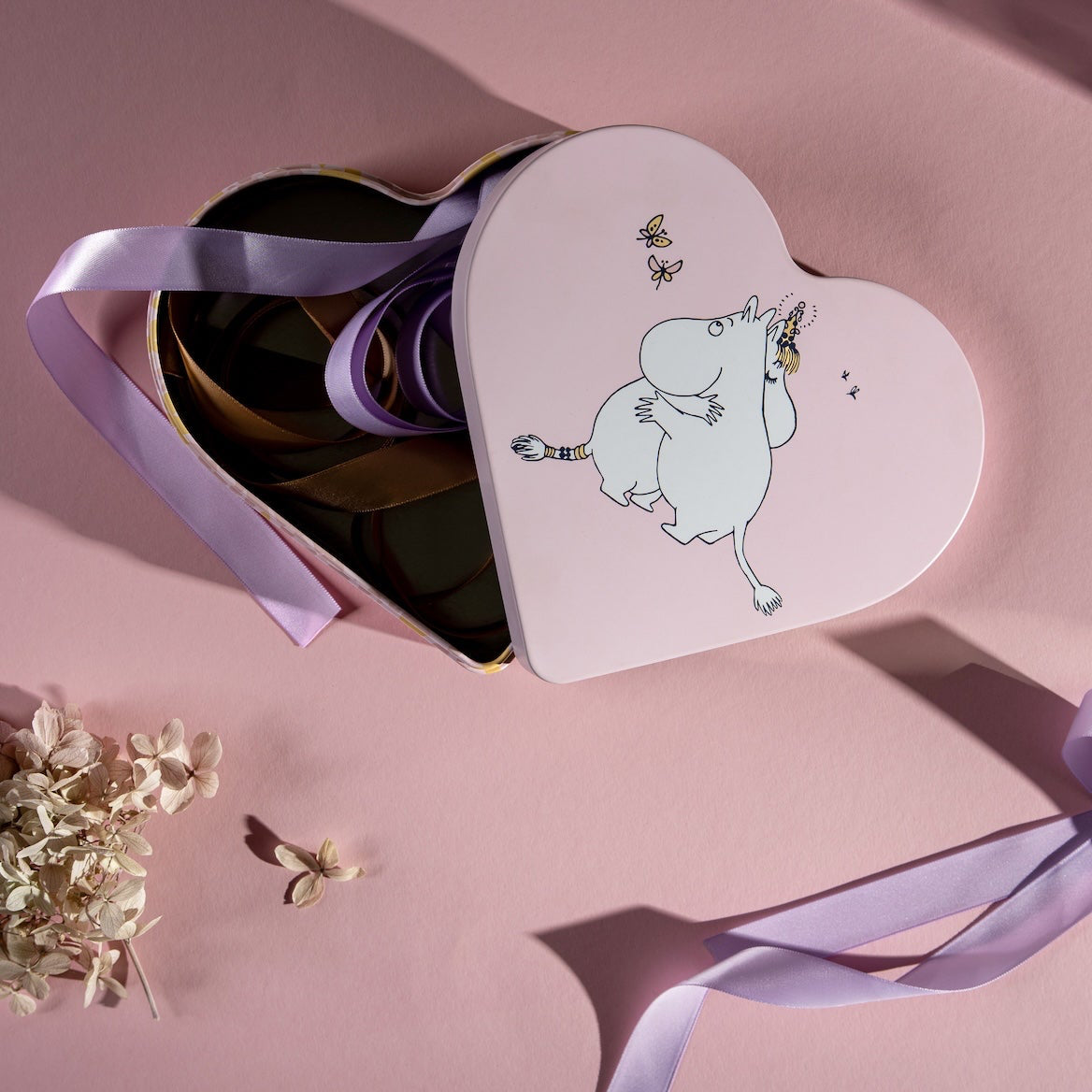 MOOMIN | Heart Shaped Tin Jar | Hug | 18 x 14.5cm