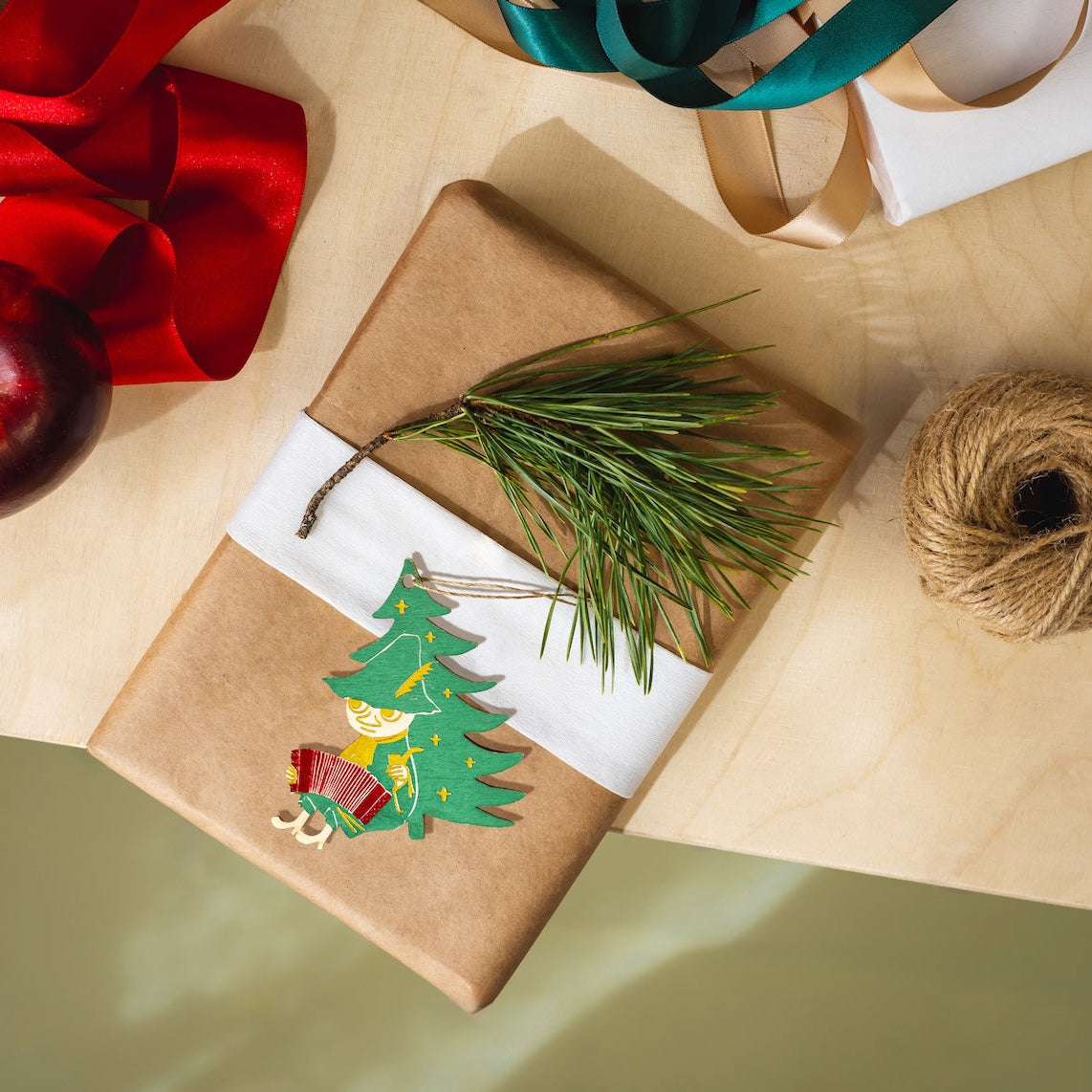 MOOMIN | Plywood Christmas Decoration | 8.5x7.5x0.3cm | Snufkin