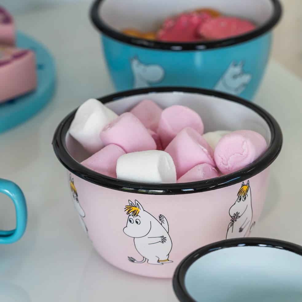 Muurla Moomin Retro Bowl Snorkmaiden in a Pink colourway. Filled with soft marshmallows !