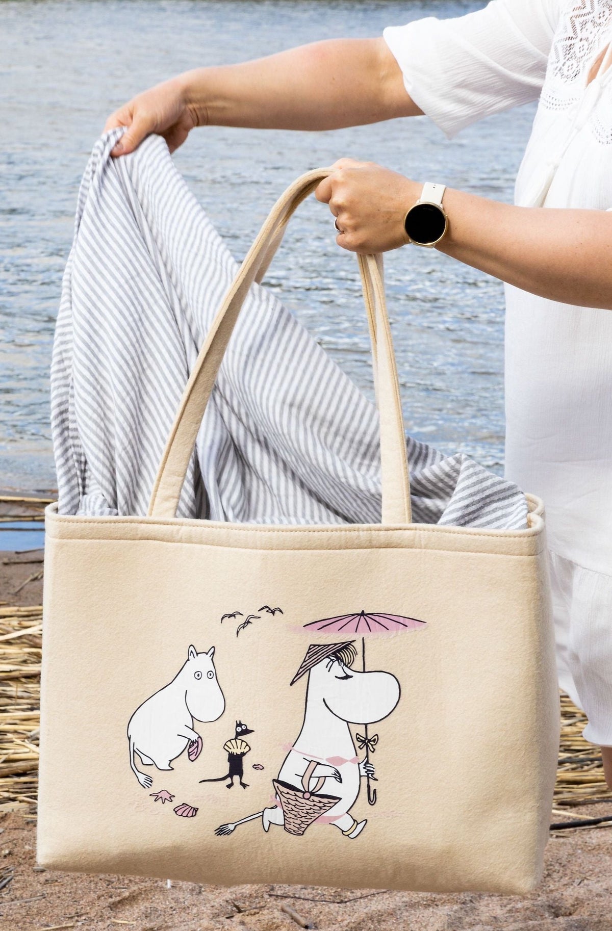 The Moomin Beach Bag by Muurla in use at the seaside.
