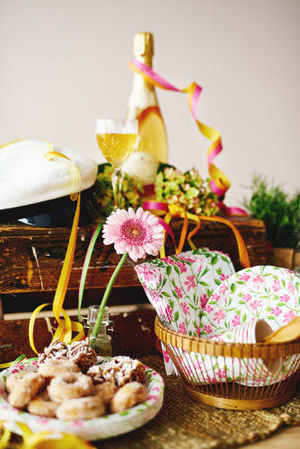 Party setting with Linnea Red Napkins in a bowl next to a plate of ice buns