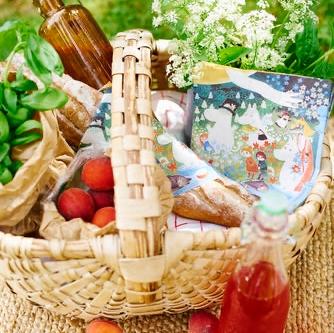 Havi Moomin Paper Napkins ini a wicker summer picnic basket 