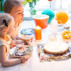 Moomin themed Children&#39;s Party with Havi partyware and napkins